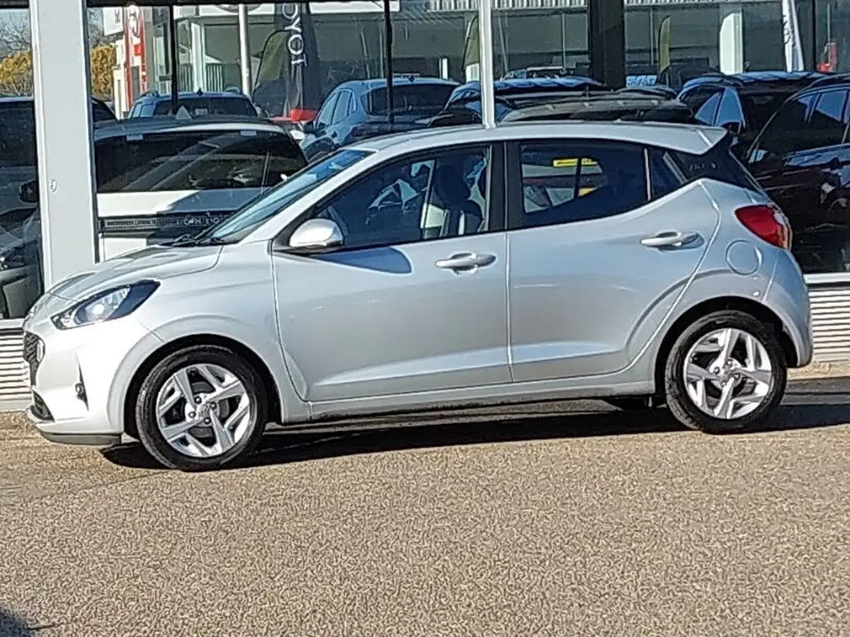 2021-hyundai-i10-10-se-connect-big-3