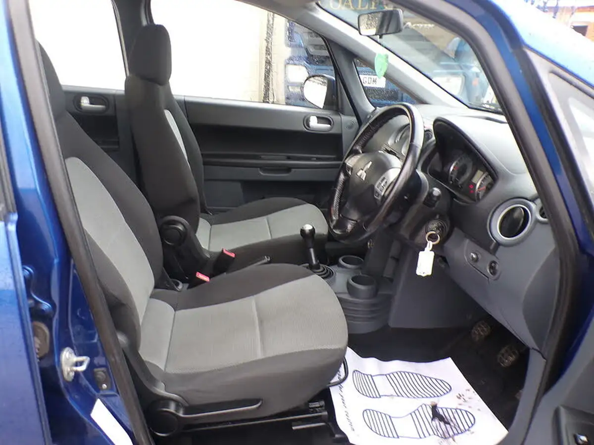 2010-mitsubishi-colt-13-cz2-5d-big-10