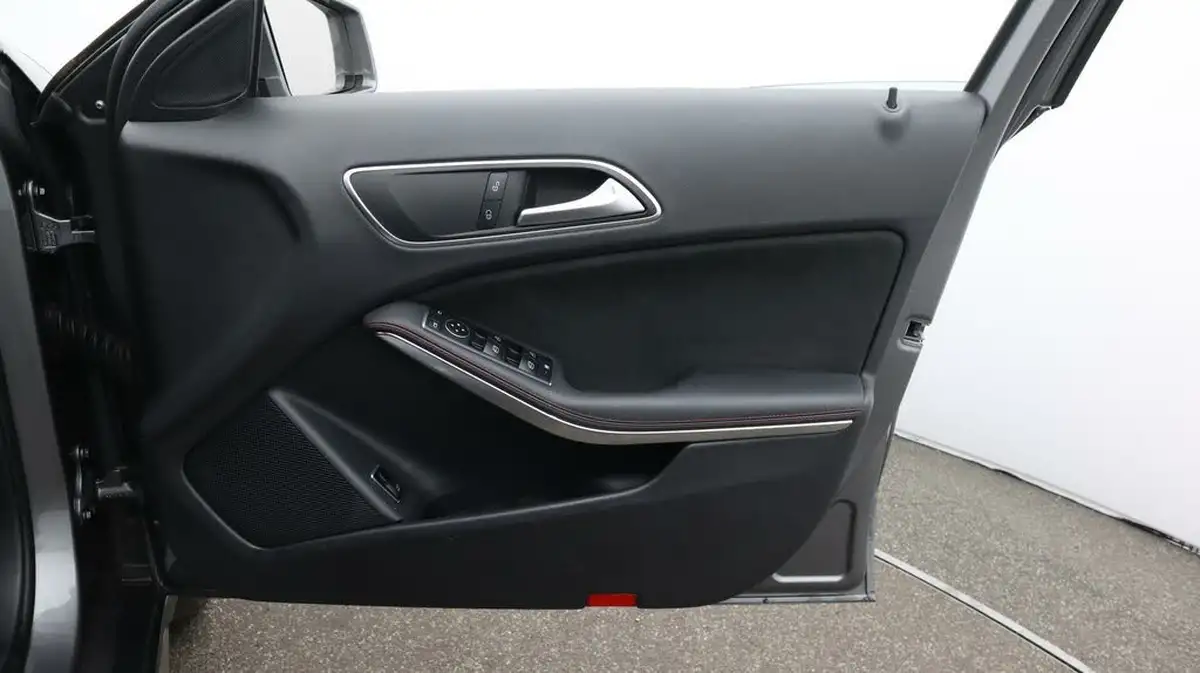 2020-mercedes-benz-gla-class-16-gla-180-amg-line-edition-7g-dct-big-15