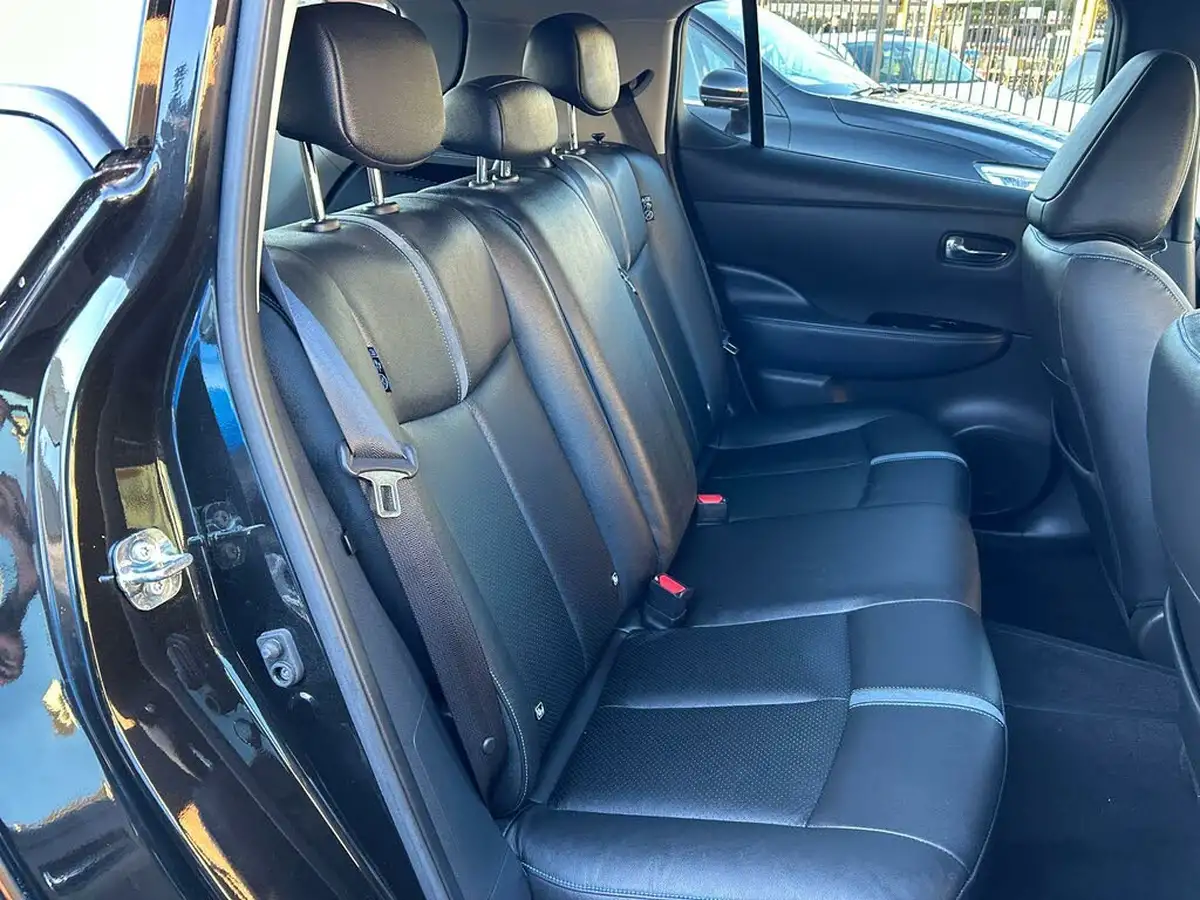 2023-nissan-leaf-e-tekna-39kwh-big-23