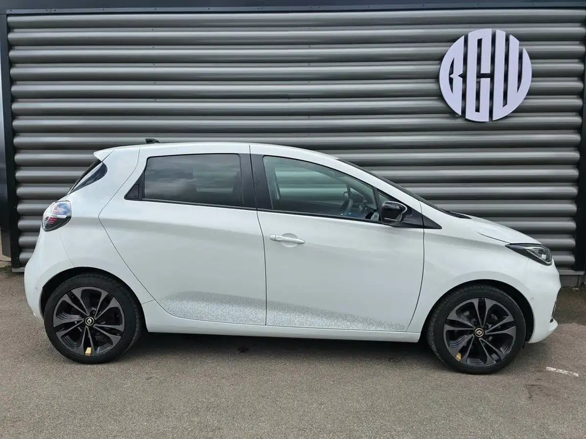 2022-renault-zoe-e-iconic-135ps-r135ze50-boost-charge-big-2