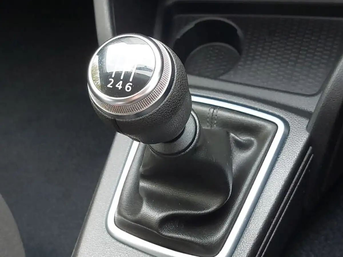 2022-dacia-duster-10-tce-comfort-100bhp-bi-fuel-station-wagon-5d-big-14