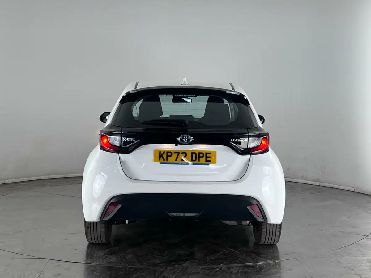 2022-toyota-yaris-15-vvt-i-icon-big-6