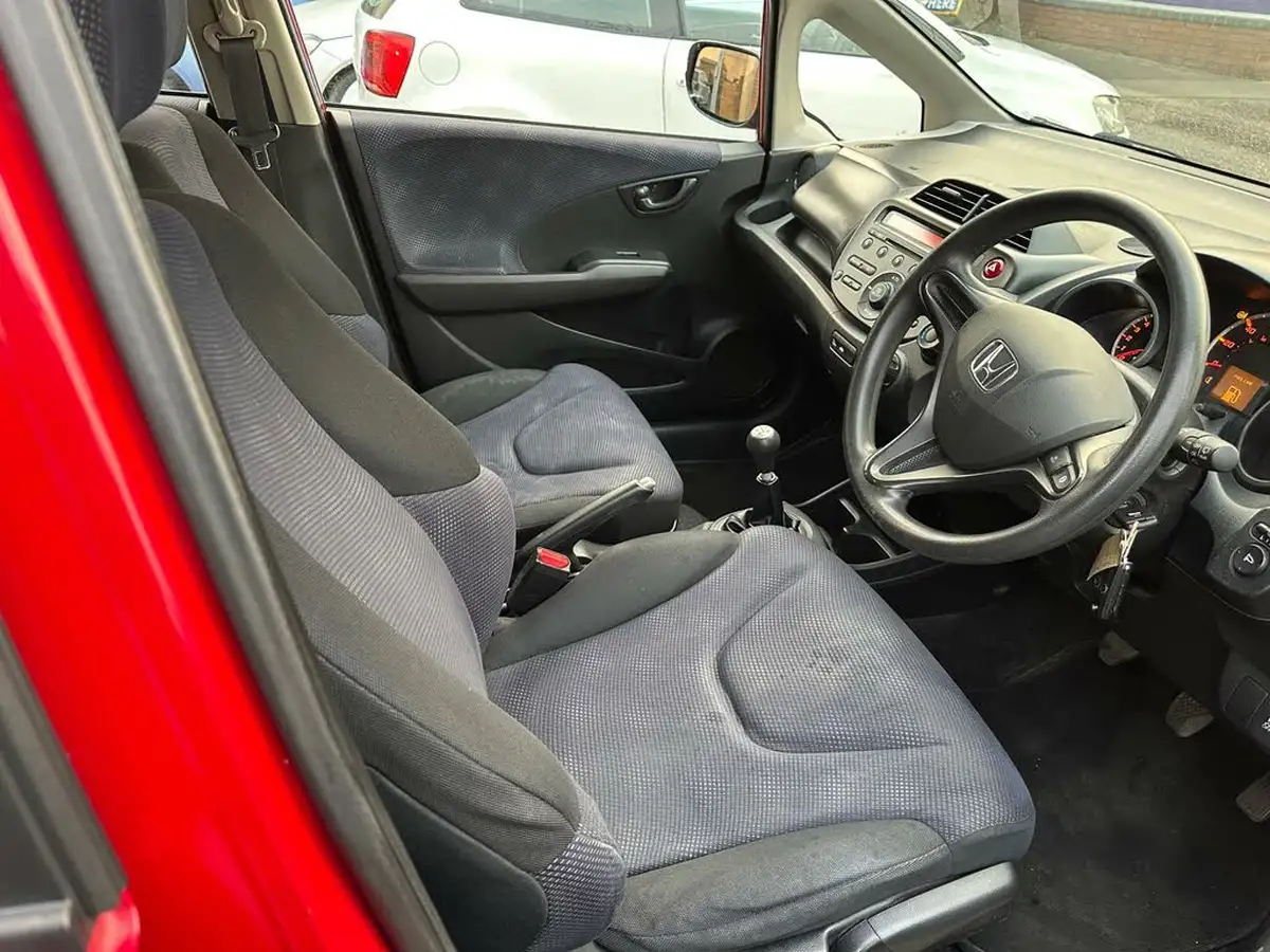 2014-honda-jazz-12-s-big-16