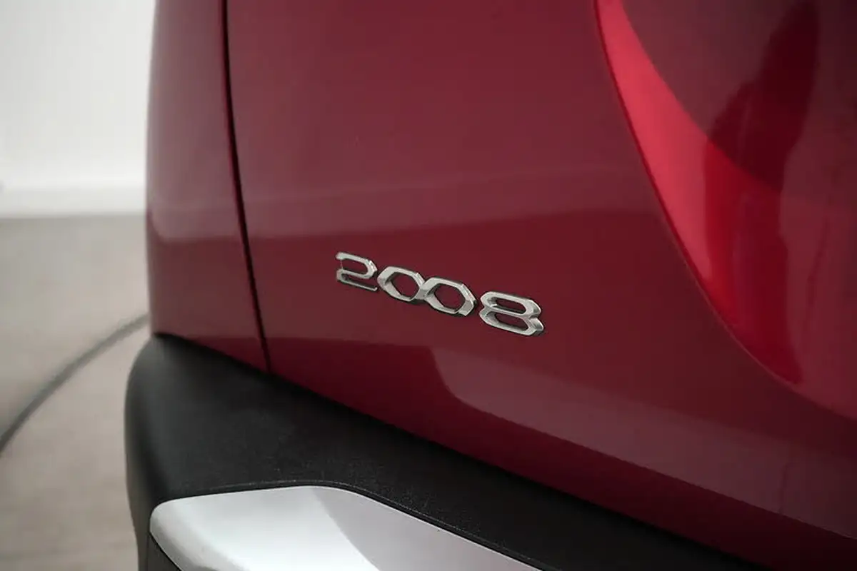 2021-peugeot-2008-suv-12-puretech-allure-premium-130bhp-eat8-big-11