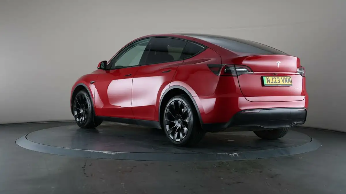 2023-tesla-model-y-e-long-range-big-64