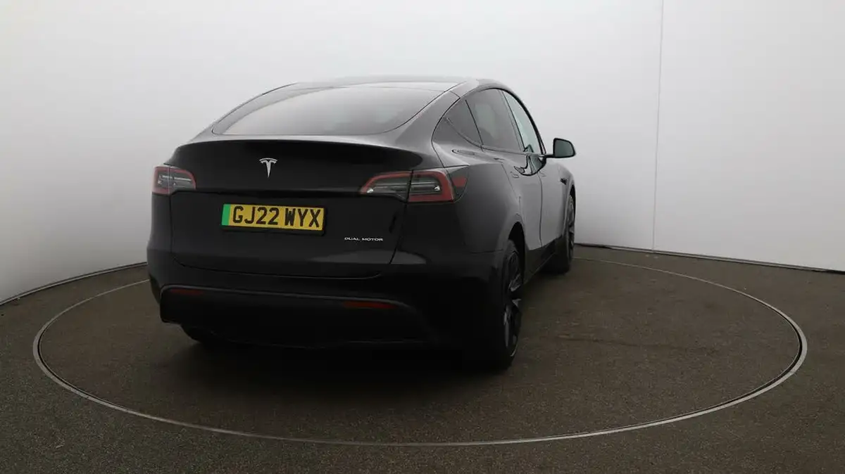 2022-tesla-model-y-e-long-range-big-46