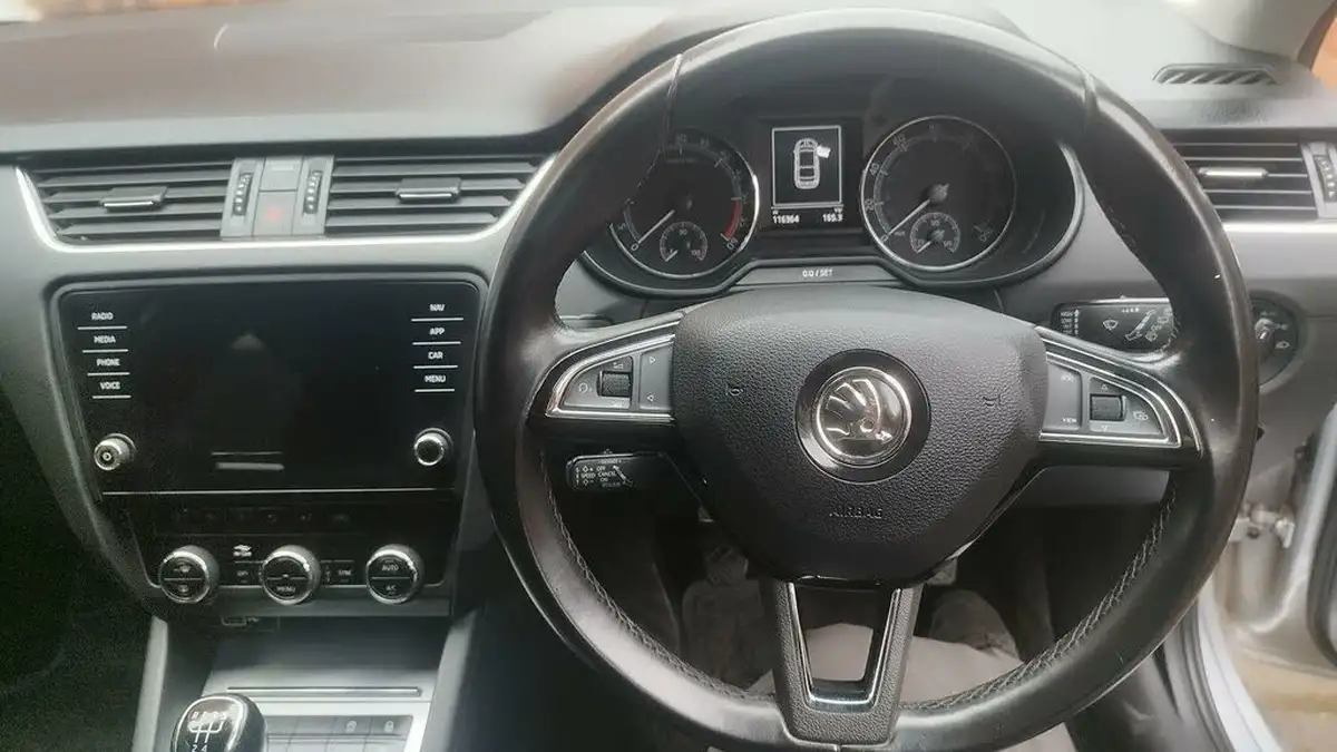 2019-skoda-octavia-16tdi-se-technology-hatchback-big-14
