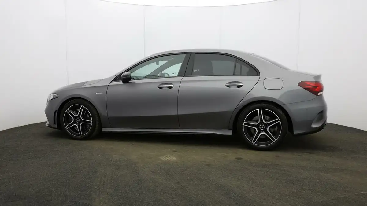 2022-mercedes-benz-a-class-20-a250-amg-line-premium-edition-saloon-4d-big-59