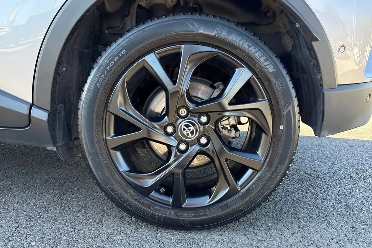 2018-toyota-c-hr-12-dynamic-big-11