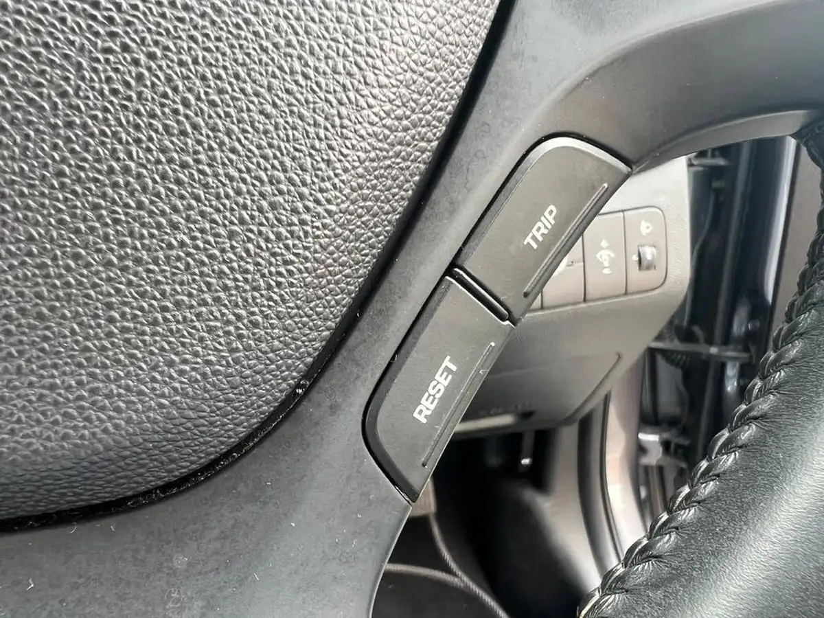 2018-hyundai-i10-10-se-67ps-big-49
