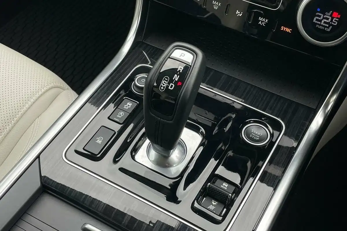 2020-jaguar-xe-20i-s-big-32