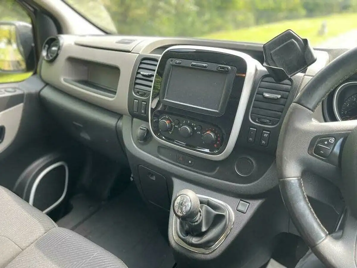 2017-renault-trafic-16dci-ll29-125-sport-nav-energy-125-e6-panel-van-big-38