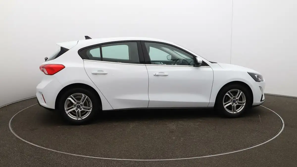 2020-ford-focus-15-zetec-120ps-hatchback-big-8