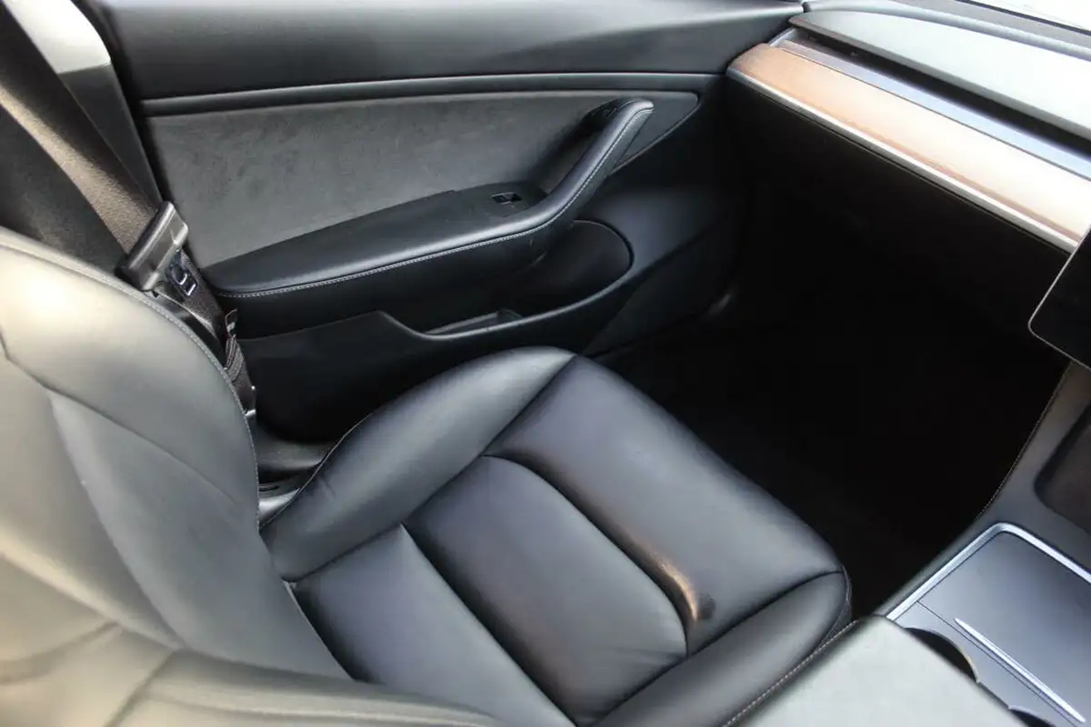 2020-tesla-model-3-e-long-range-big-28