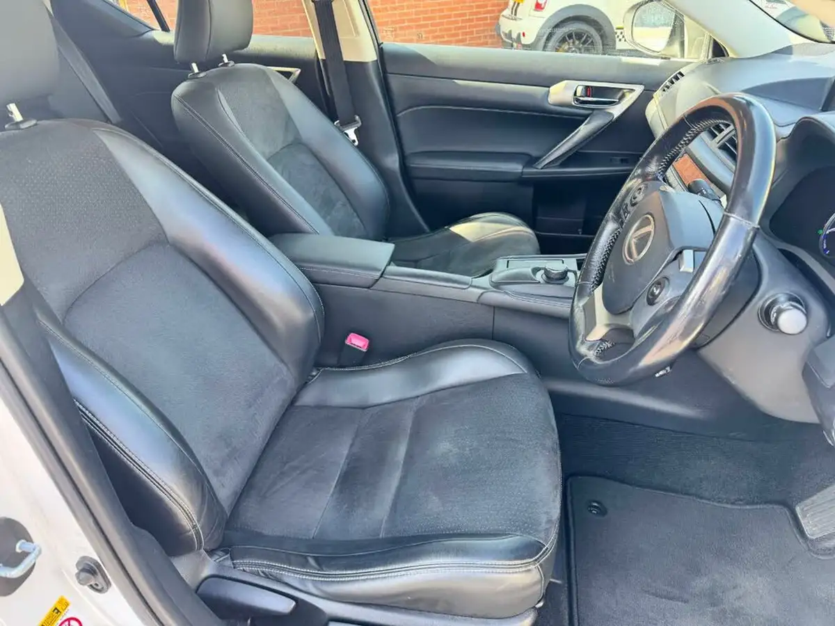 2015-lexus-ct-200h-18-advance-plus-big-10