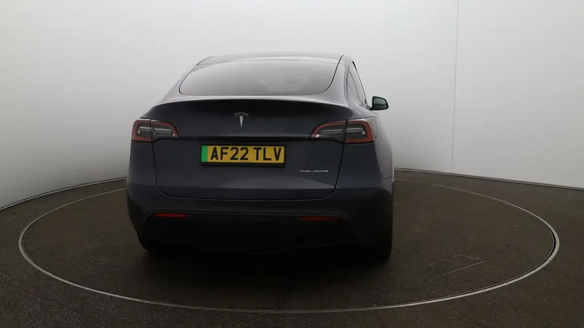 2022-tesla-model-y-e-long-range-big-48
