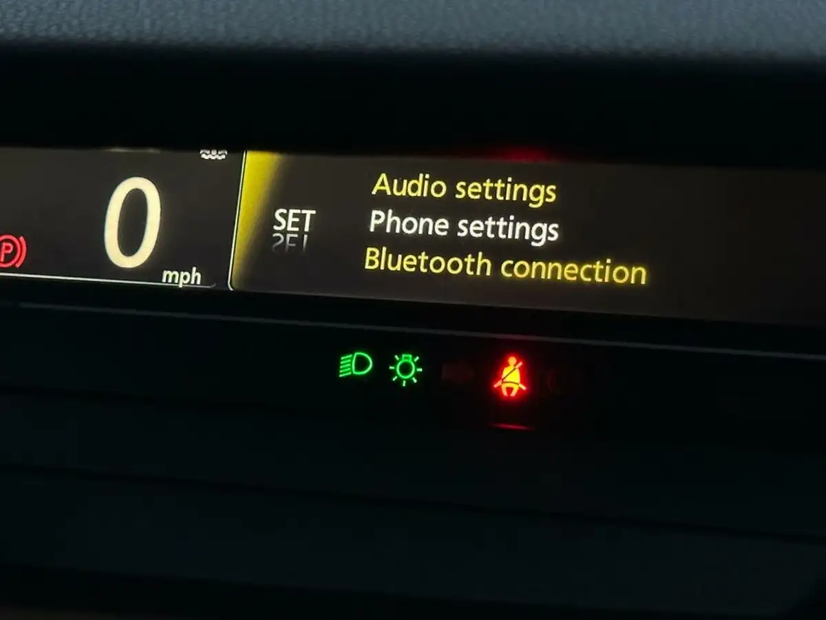 2013-renault-scenic-15dci-dynamique-tom-tom-hatchback-big-11