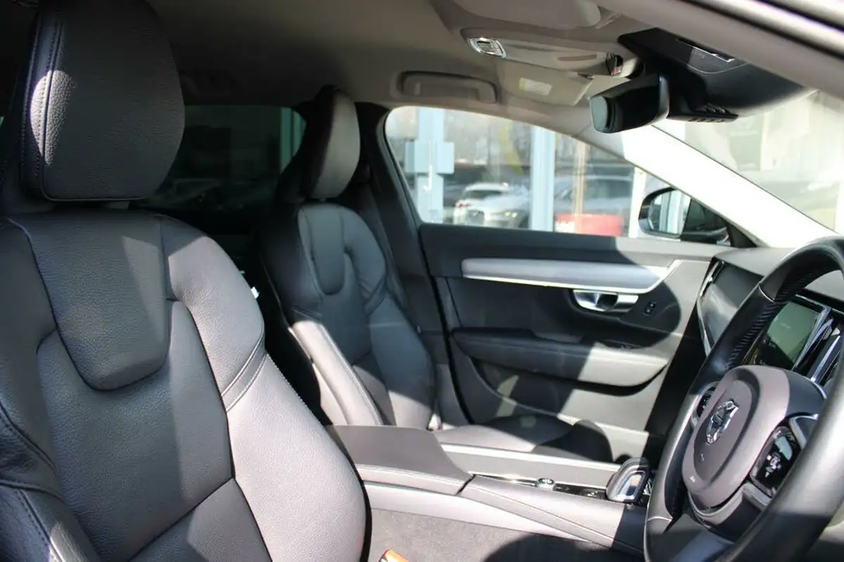 2021-volvo-v90-20td-b4-momentum-big-2