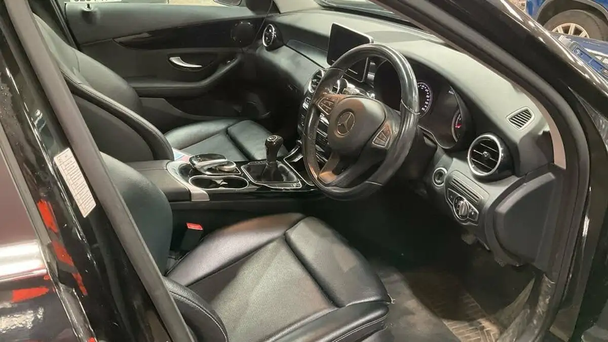 2016-mercedes-benz-c-class-20-c200-se-ss-saloon-4d-big-10