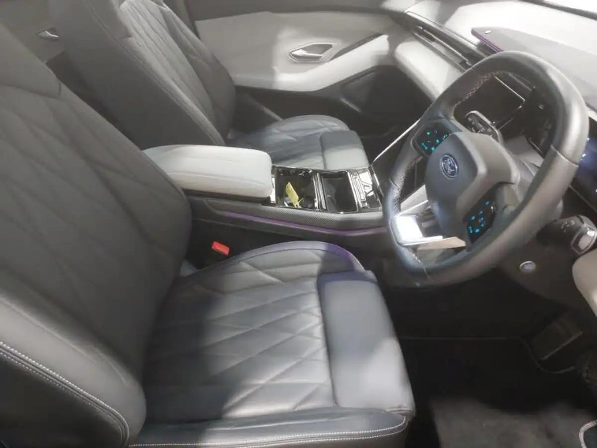 2024-ford-explorer-e-premium-286ps-77kwh-big-17