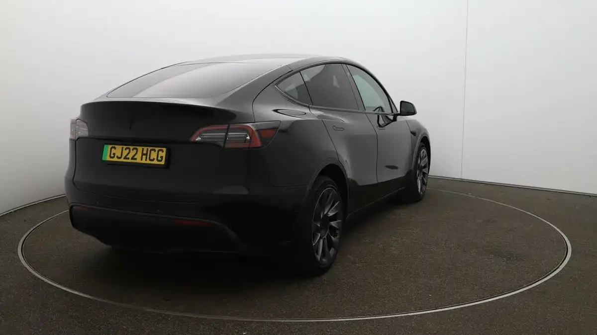 2022-tesla-model-y-e-long-range-big-46