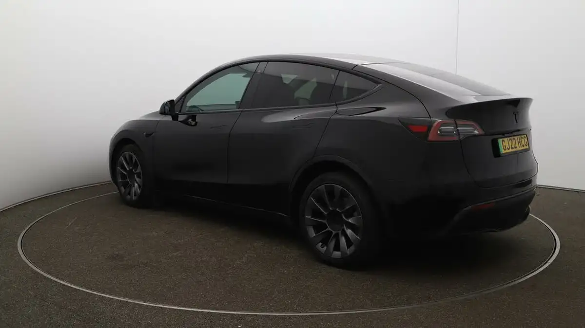2022-tesla-model-y-e-long-range-big-5