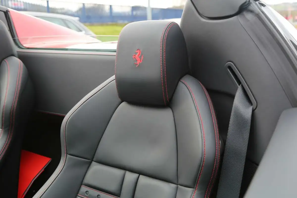 2015-ferrari-458-45-italia-big-13