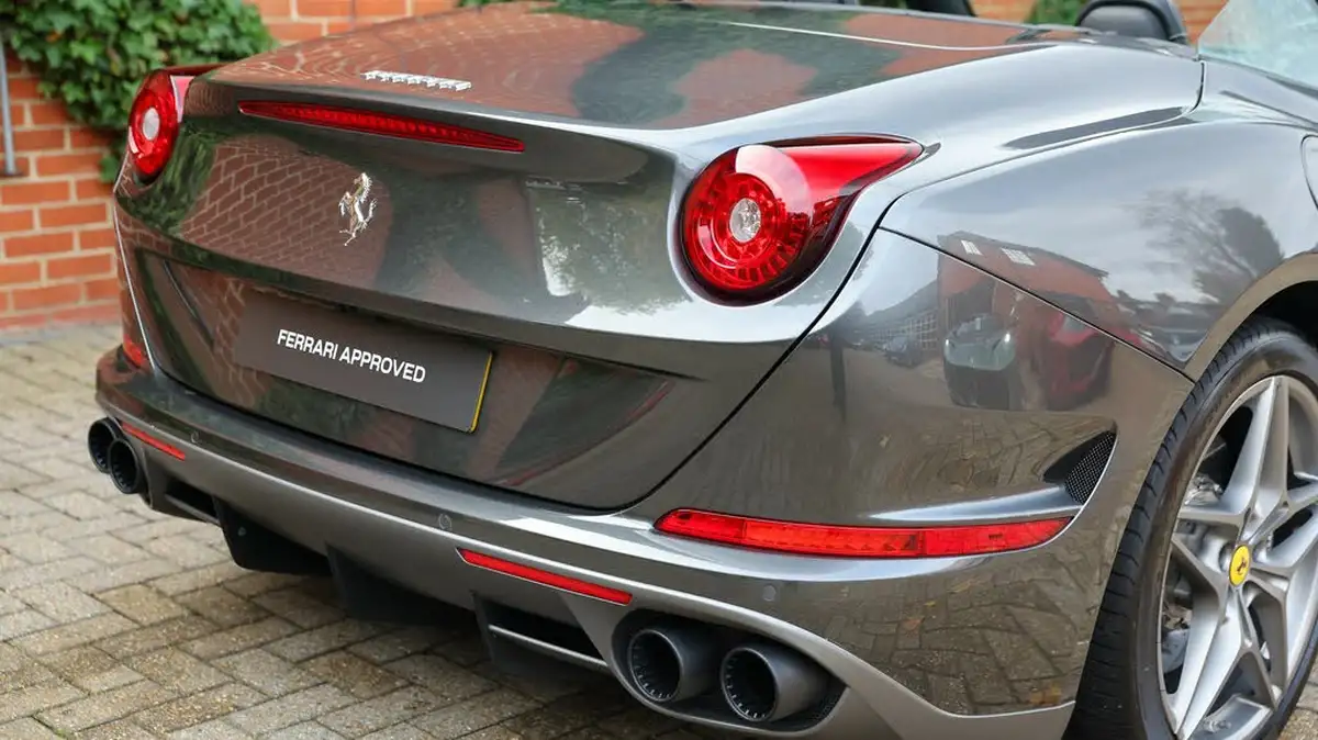 2017-ferrari-california-39-t-big-9