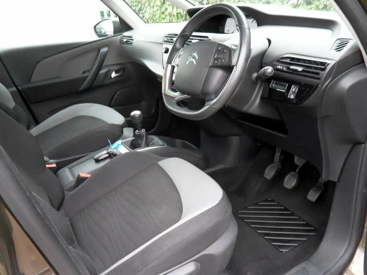 2015-citroen-c4-picasso-16e-hdi-vtr-115ps-big-4