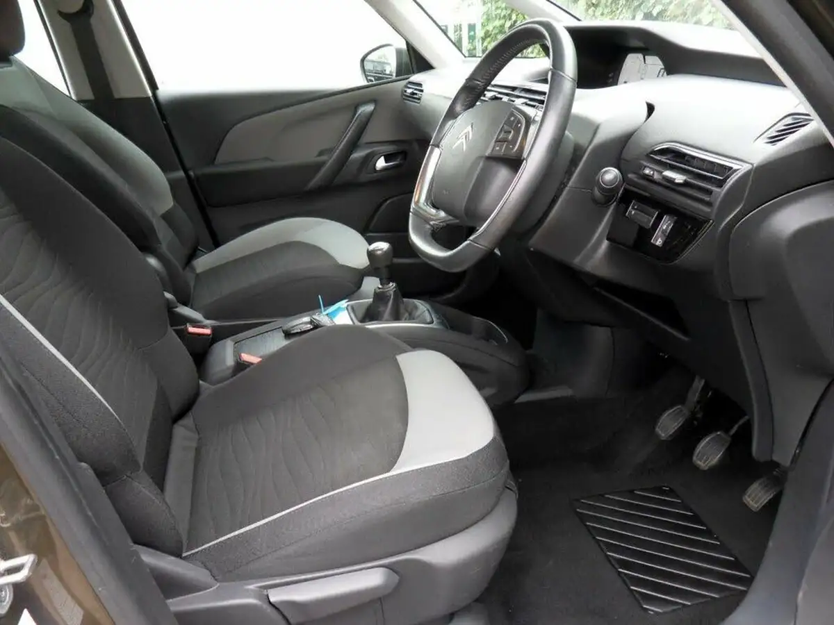 2015-citroen-c4-picasso-16e-hdi-vtr-115ps-big-46