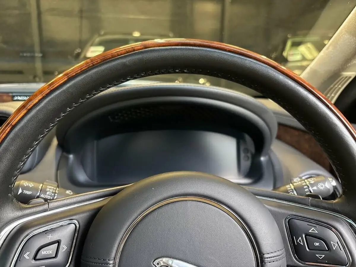2019-jaguar-xj-series-30td-xj-portfolio-lwb-big-16
