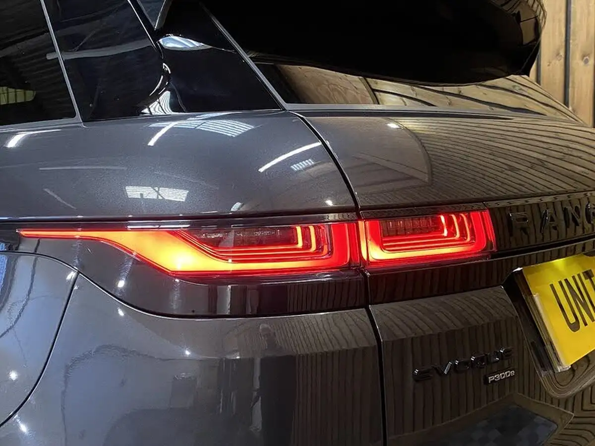 2021-land-rover-range-rover-evoque-15-p300e-r-dynamic-se-big-16