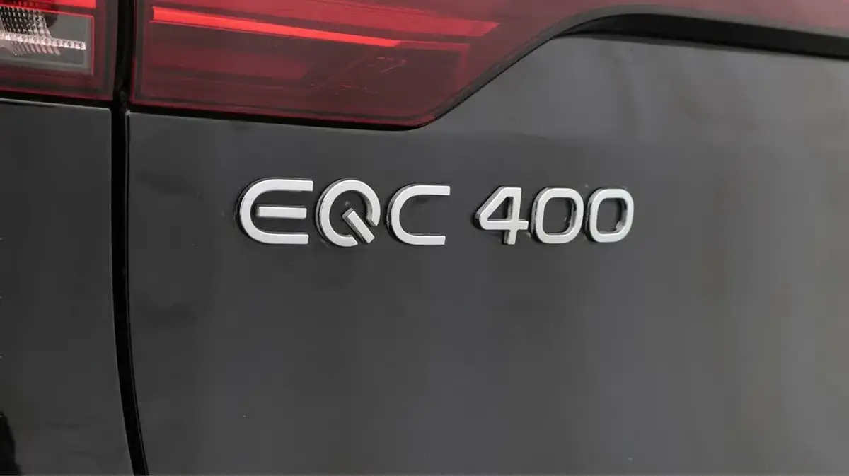 2022-mercedes-benz-eqc-e-eqc-400-amg-line-premium-big-21