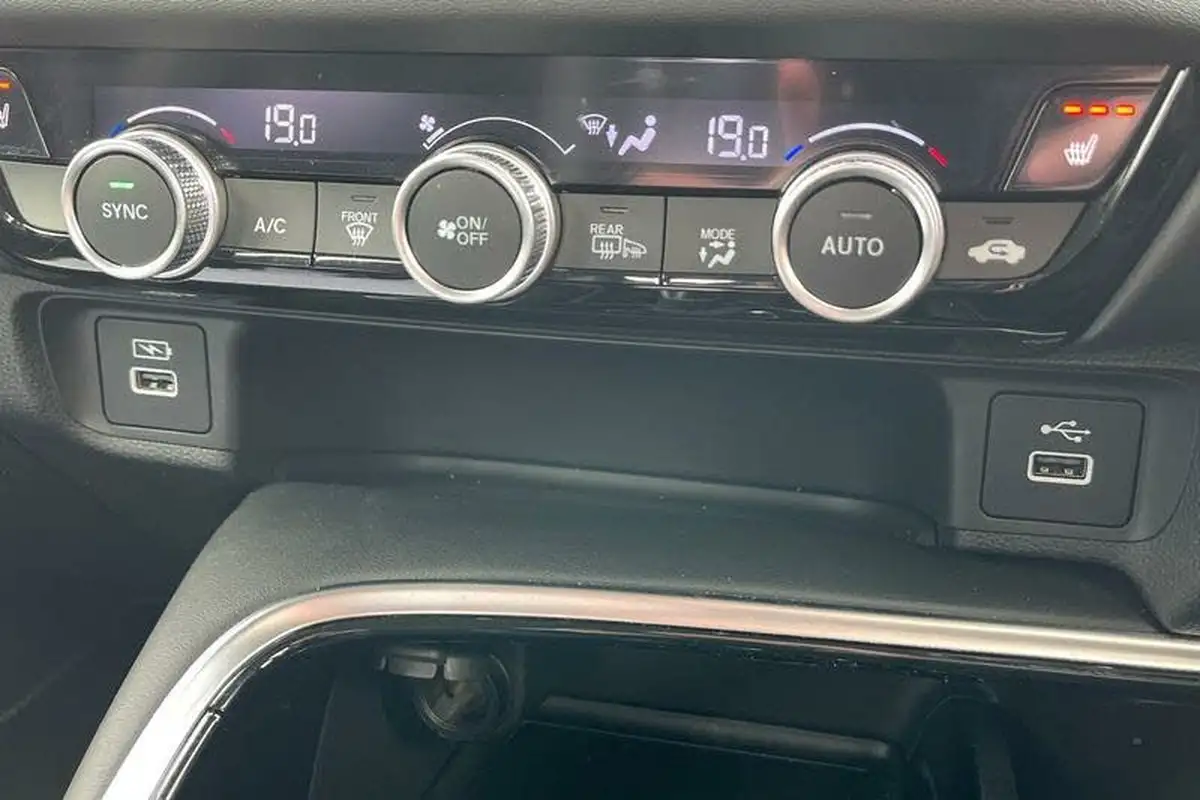 2022-honda-hr-v-15-i-mmd-advance-big-30