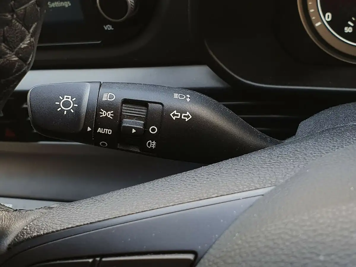 2022-hyundai-i20-10-t-gdi-element-big-24