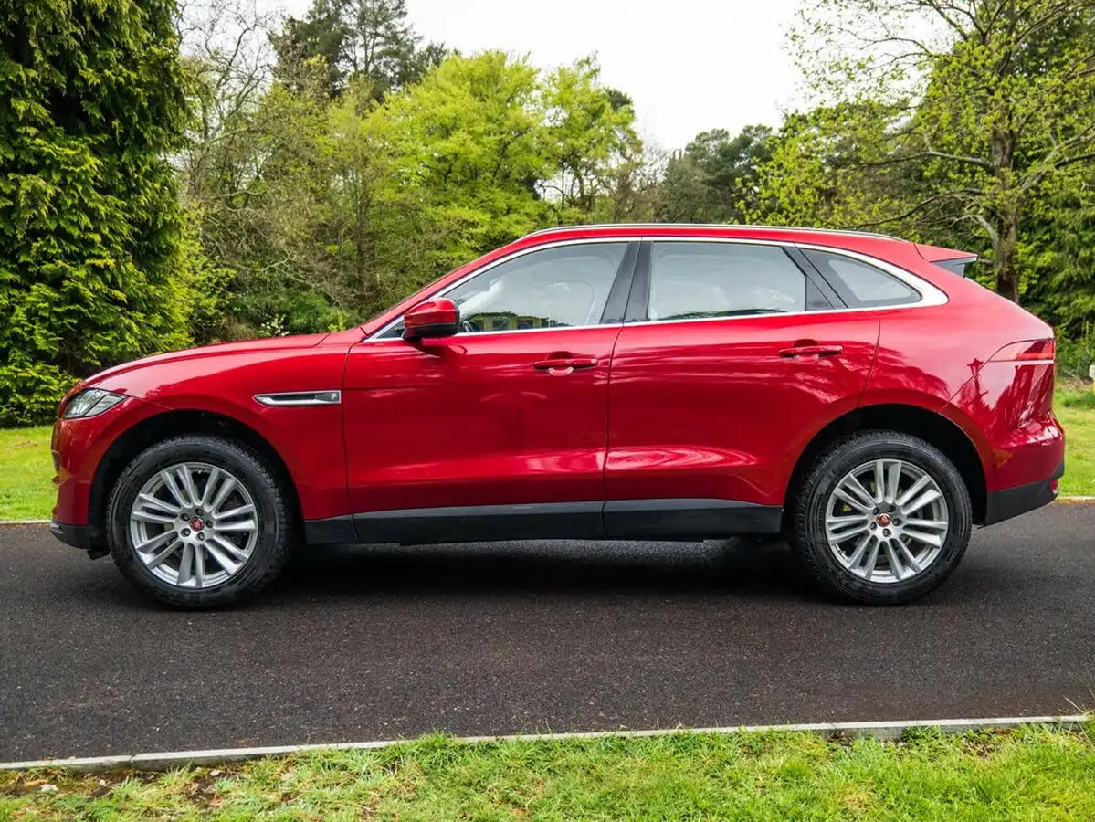 2016-jaguar-f-pace-20-i4d-portfolio-awd-auto-big-7