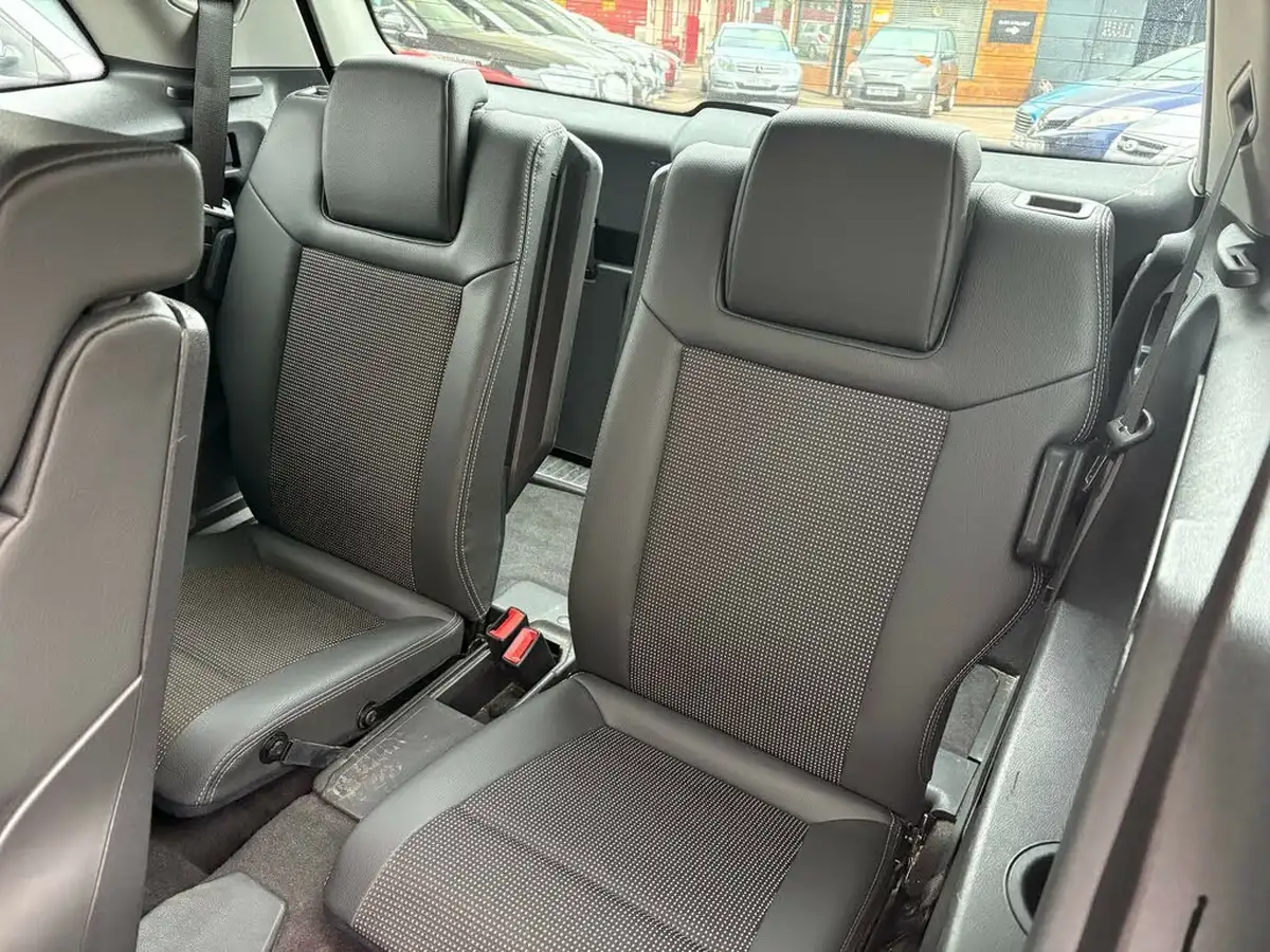 2011-vauxhall-zafira-18-design-easytronic-big-13