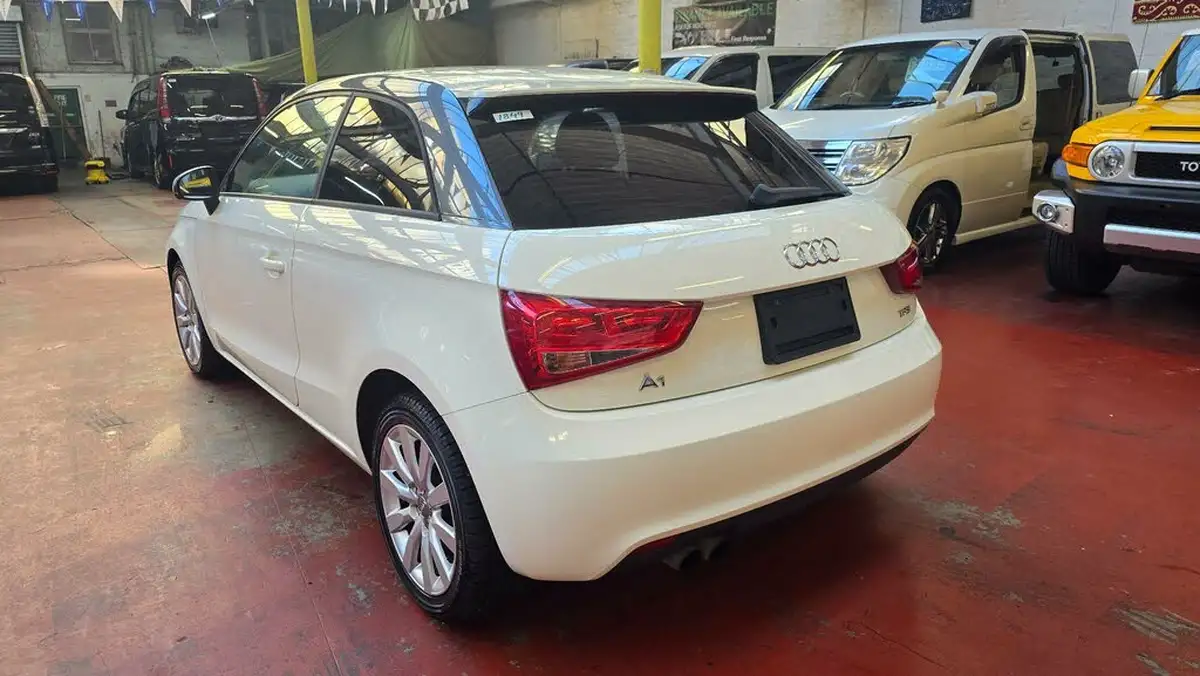 2013-audi-a1-big-33
