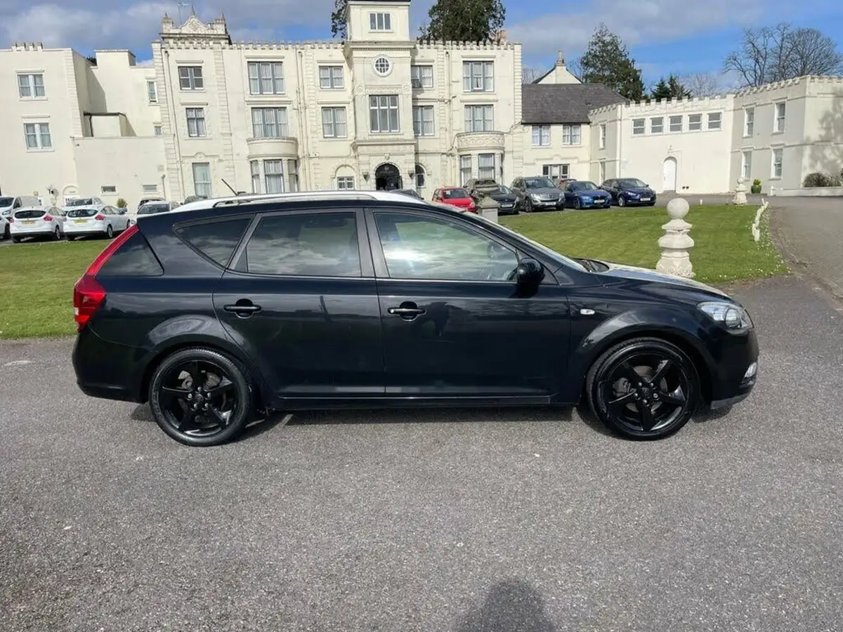 2012-kia-ceed-16td-3-estate-big-3