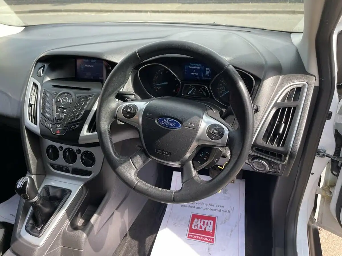 2012-ford-focus-16-zetec-ti-vct-125ps-hatchback-big-23