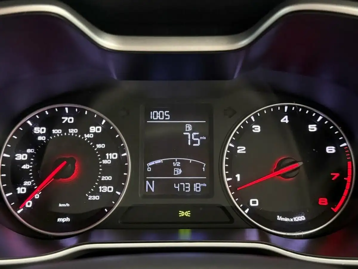 2018-mg-zs-suv-15-vti-tech-exclusive-big-13