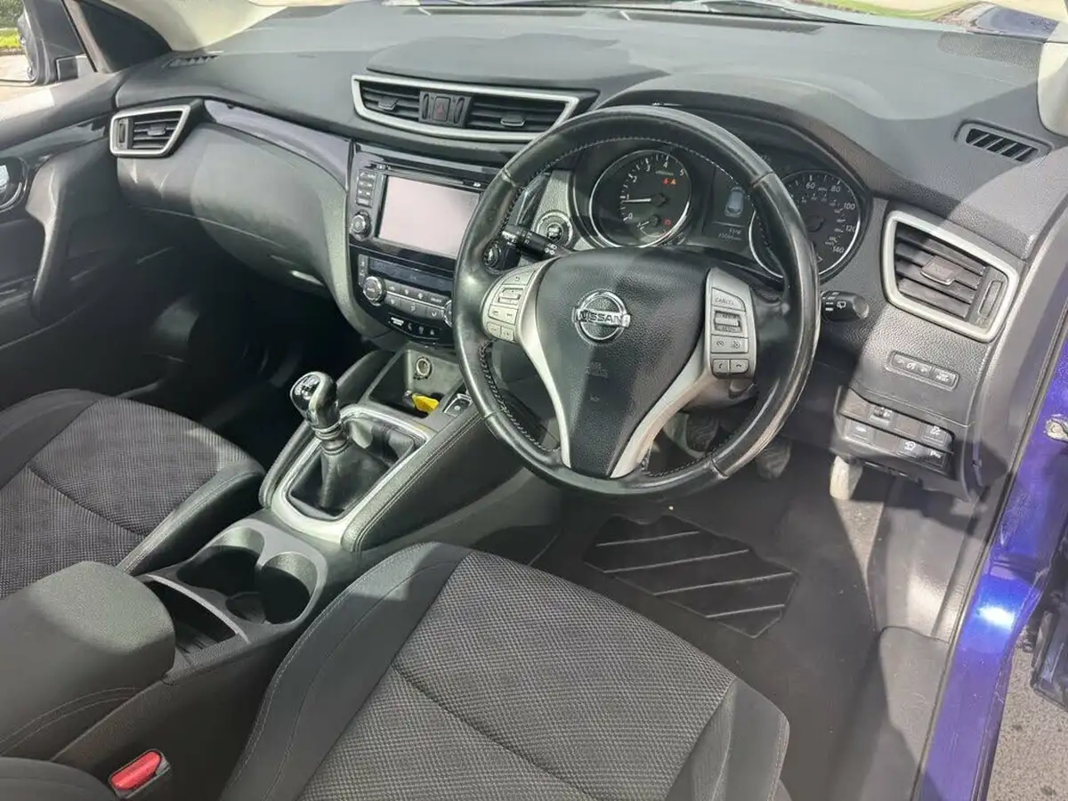 2015-nissan-qashqai-12-n-tec-big-9
