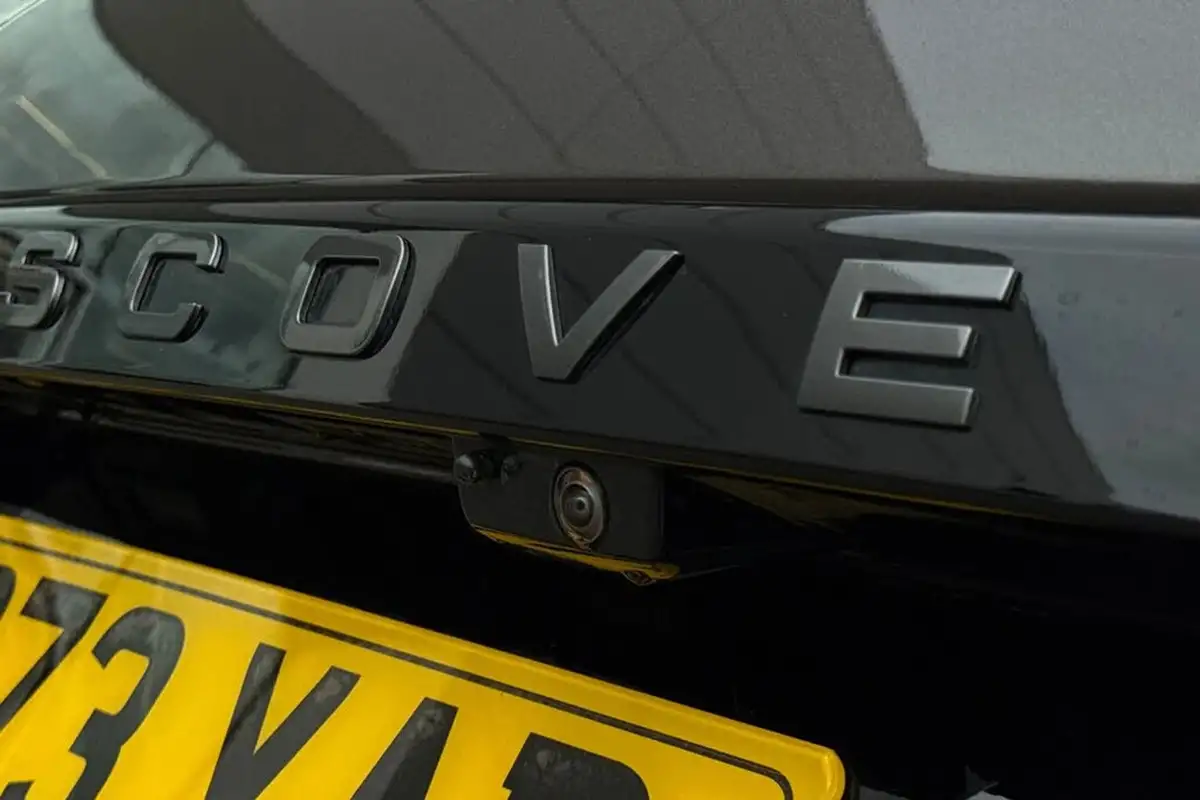 2023-land-rover-discovery-30-d300-dynamic-hse-big-31