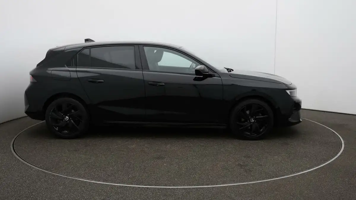 2023-vauxhall-astra-12-turbo-gs-hatchback-big-40