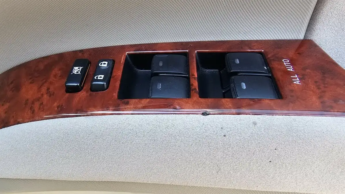 2012-toyota-estima-aeras-24-big-20
