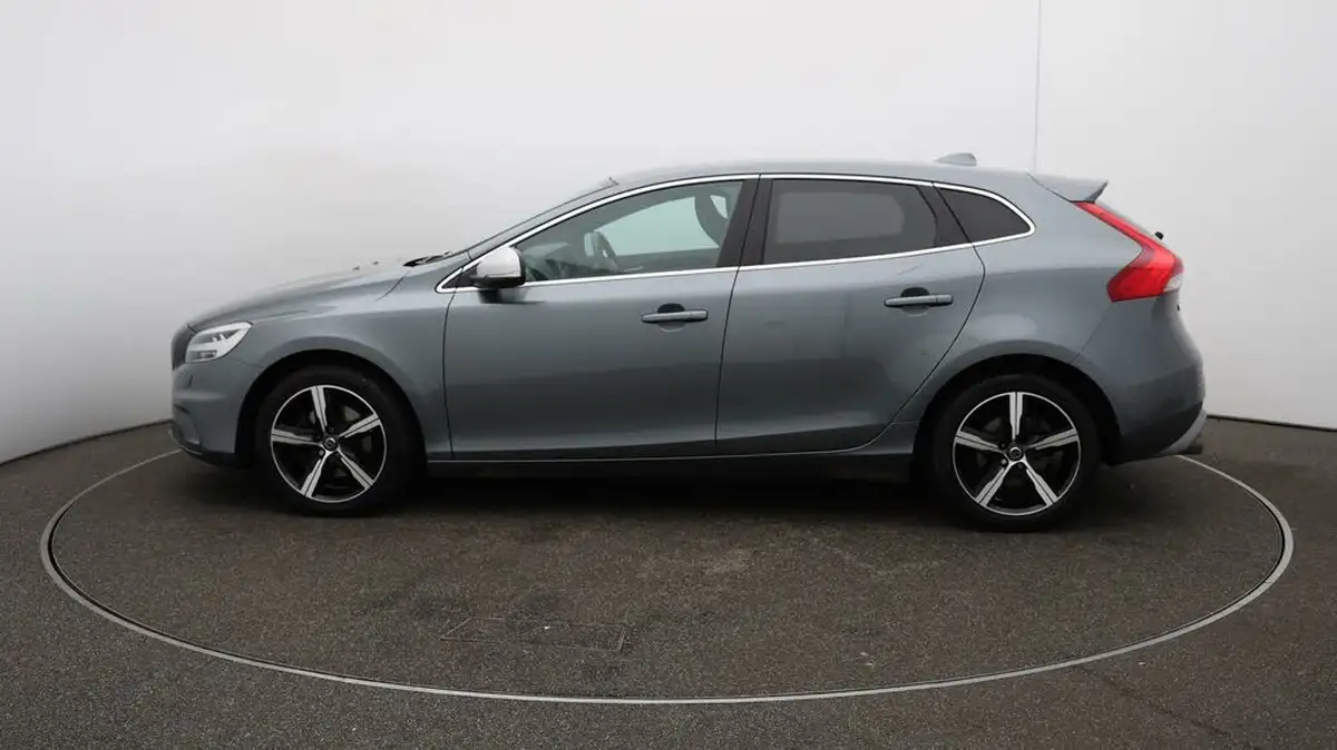 2019-volvo-v40-20-t3-r-design-edition-big-56