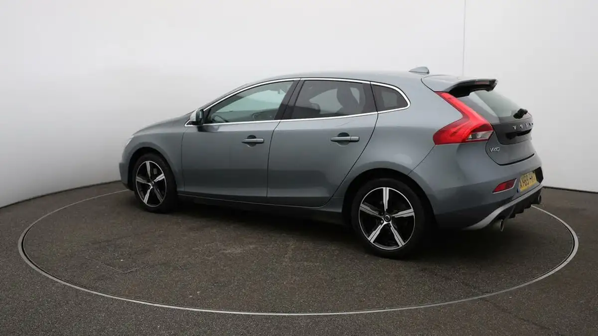 2019-volvo-v40-20-t3-r-design-edition-big-28