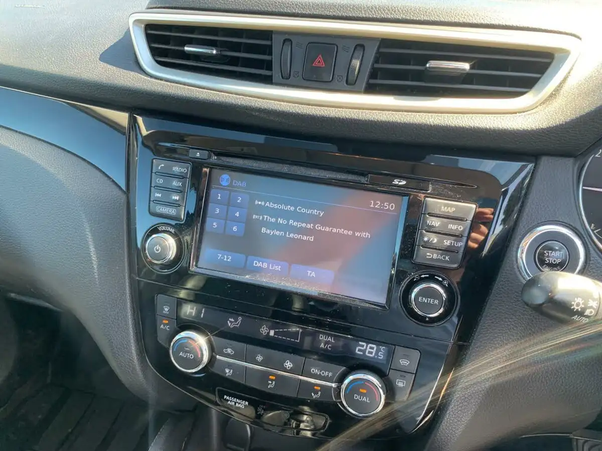 2014-nissan-qashqai-16dci-tekna-4x4-big-13