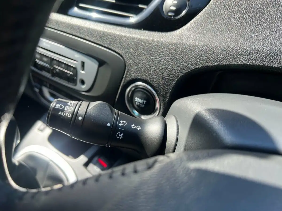 2014-renault-scenic-15td-dynamique-tom-tom-edc-auto-big-15
